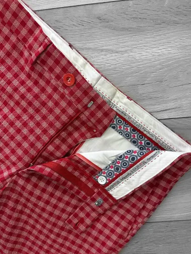 Pantaloni barbati eleganti rosii in carouri B1855 U3